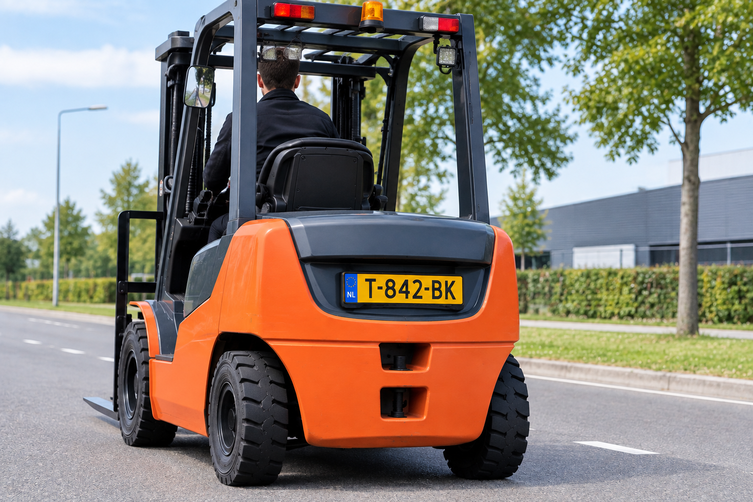 Heftruck kentekenplicht en RDW: wanneer heeft een heftruck een kenteken nodig?
